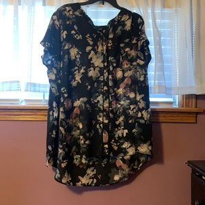 EUC SIMPLY VERA WANG FLORAL TOP